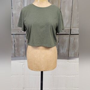 Wild Fable Women's Plus Olive Cropped T-shirt Size 2X Short Sleeve‎ EUC
